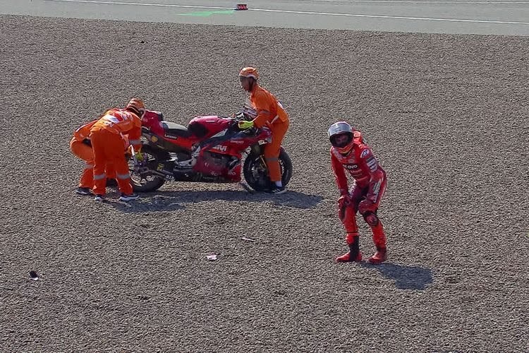 Media Italia Sebut Marc Marquez Terkena Karma Usai Insiden Brutal di MotoGP Mandalika 2025