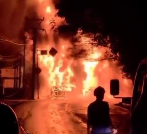 Truk Tangki BBM Terguling dan Terbakar di Cianjur, Api Sambar Ruko, Bank, dan Pos Polisi